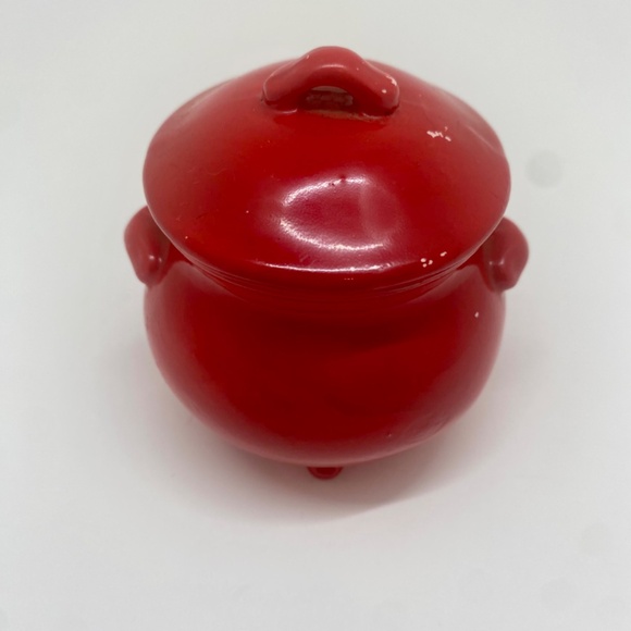 Single Red Cauldron Pepper Shaker - Picture 3 of 6